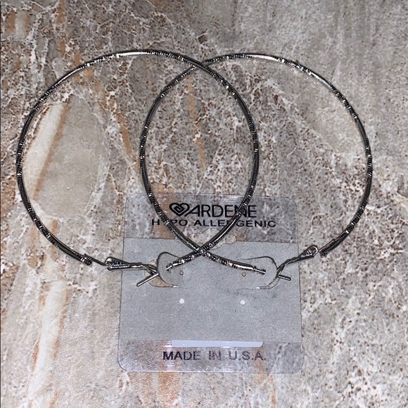 Bundle of 7 Earrings and a Bracelet - Picture 8 of 16